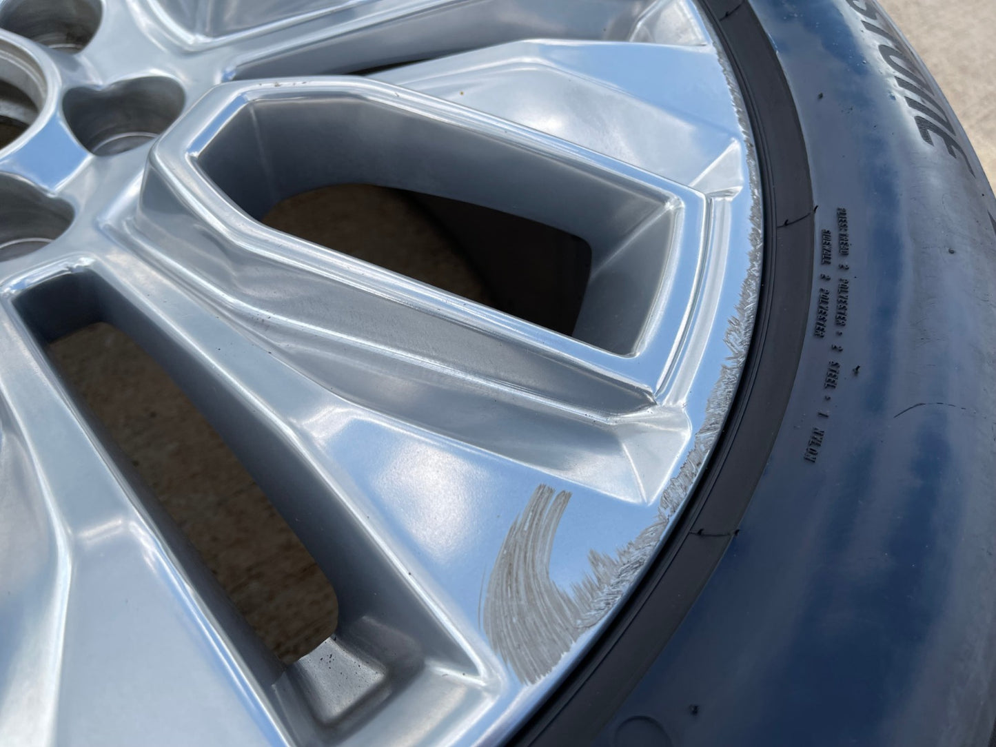 22" GMC Yukon Sierra DENALI Chevy Silverado OEM spare wheel rim 5943 tire