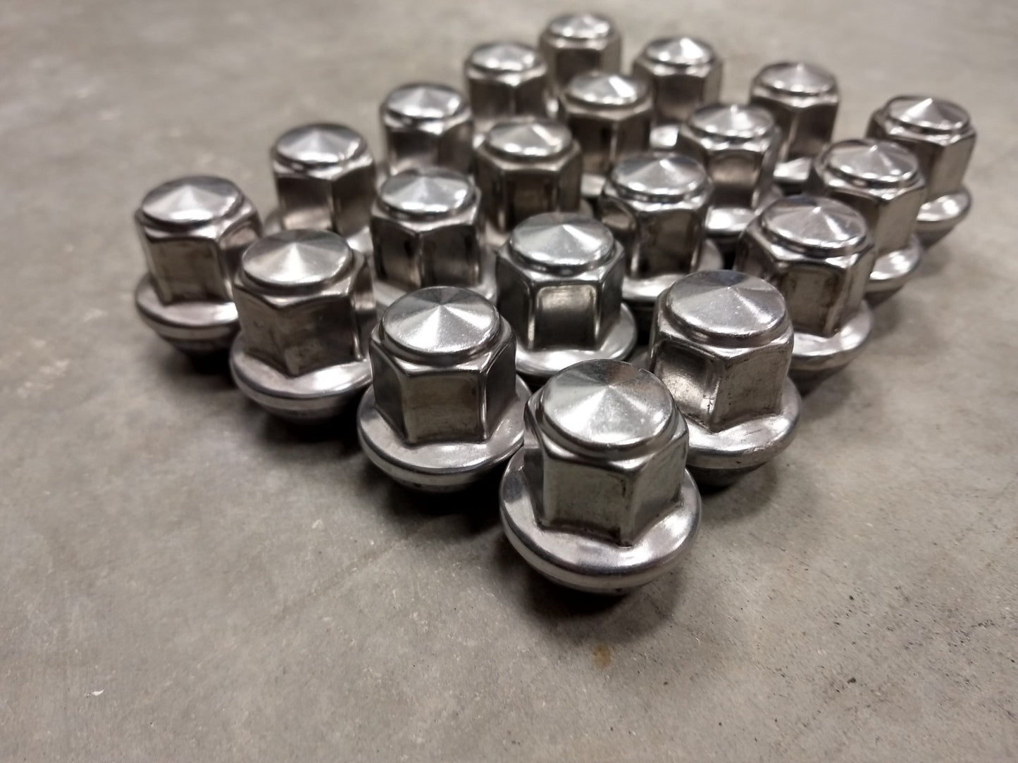 (20) 14x1.5 OEM Ford lug nuts polished Mustang OE 2015-2026