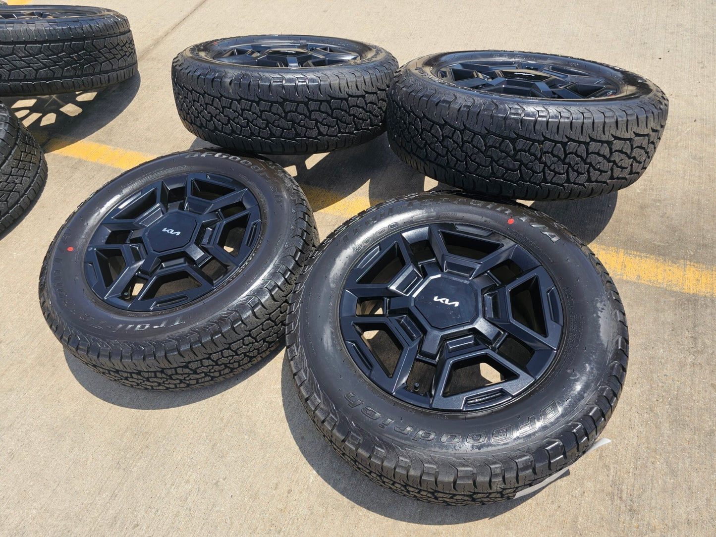 17" Kia Sorento X-PRO OEM wheels rims tires Telluride Sedona 2024 2025 NEW