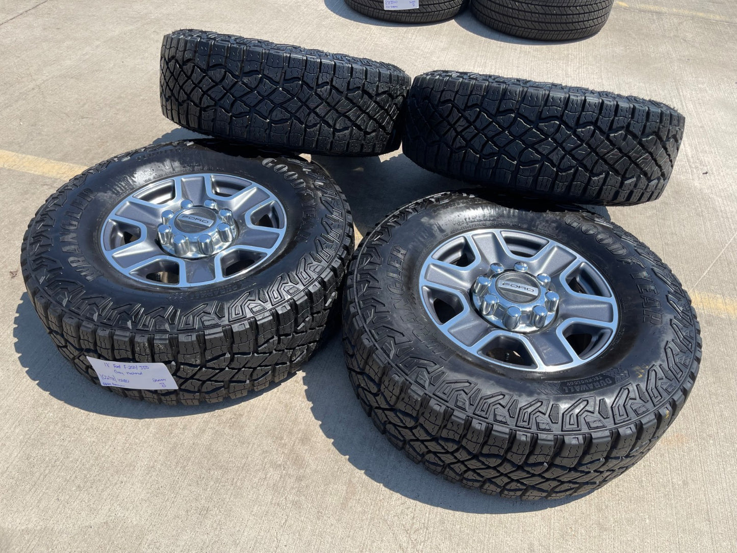 18" Ford F-250 F-350 Lariat FX-4 OEM wheels 10480 10298 tires GOODEYAR M/T 35"