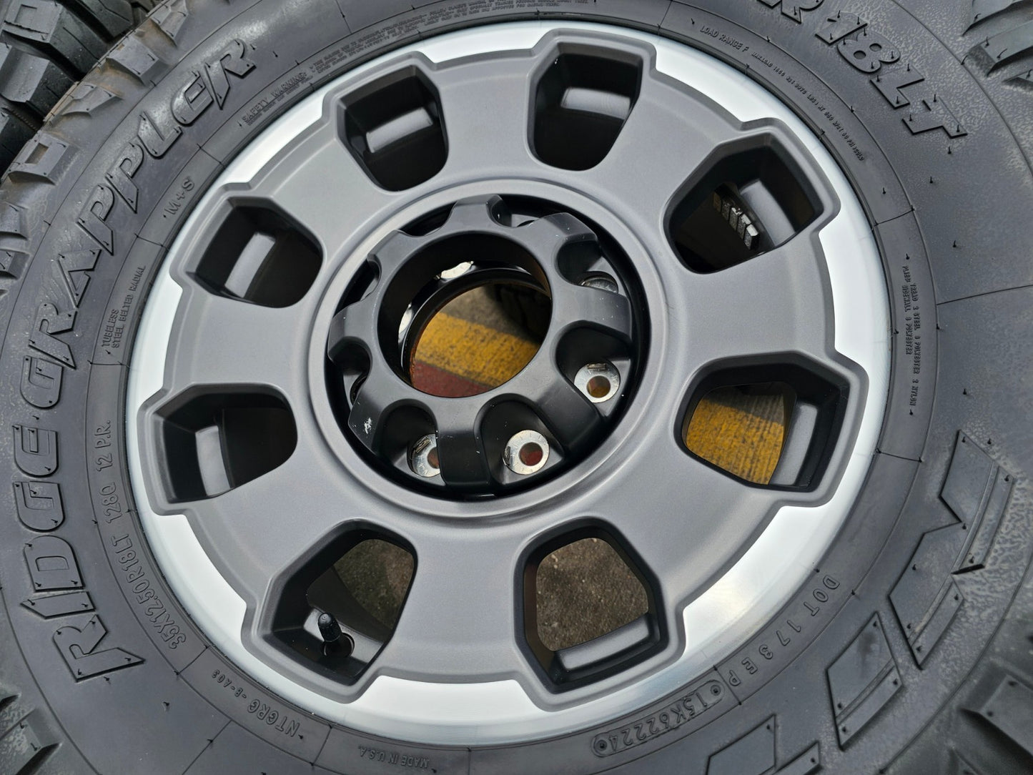 18" Ford F-250 F-350 OEM TREMOR rims wheels 10482 tires NITRO 35"