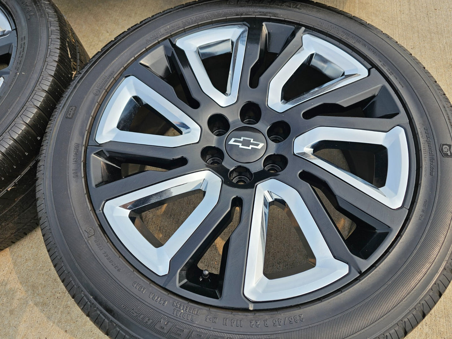 22" Chevy Tahoe Suburban OEM 5907 5901 wheels rims Silverado 2022 2023 2024 2025
