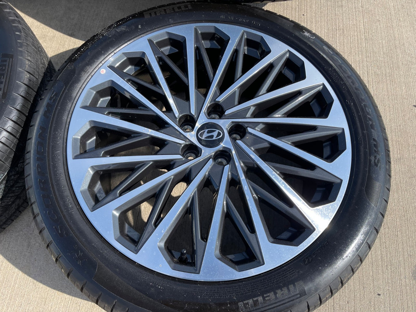 21" Hyundai Palisade Calligraphy OEM 94345 wheels rims SET 2026 2027 PIRELLI NEW