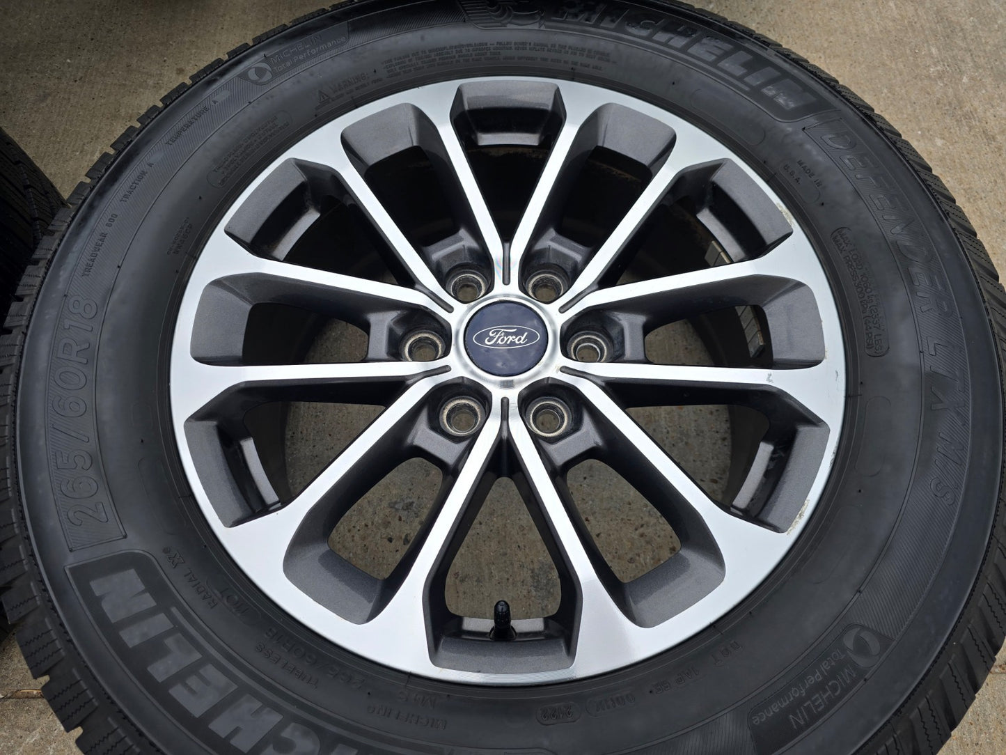 18" Ford F-150 Lariat OEM rims wheel 10169 tires Expedition MICHELIN DEFENDER