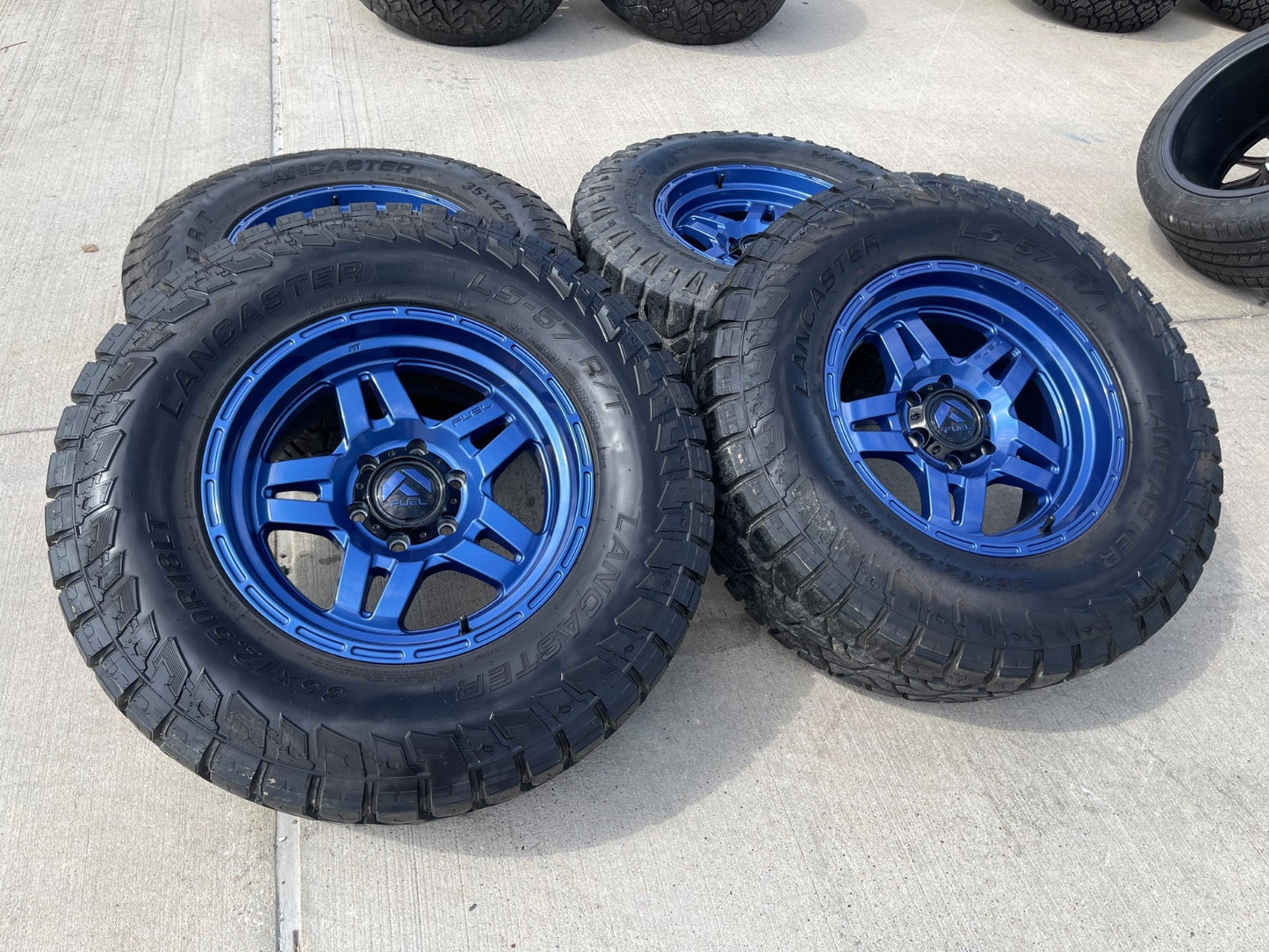 18x9 18" FUEL Oxide D802 Silverado RAM Tacoma wheels rims 6x139 6x5.5 35"