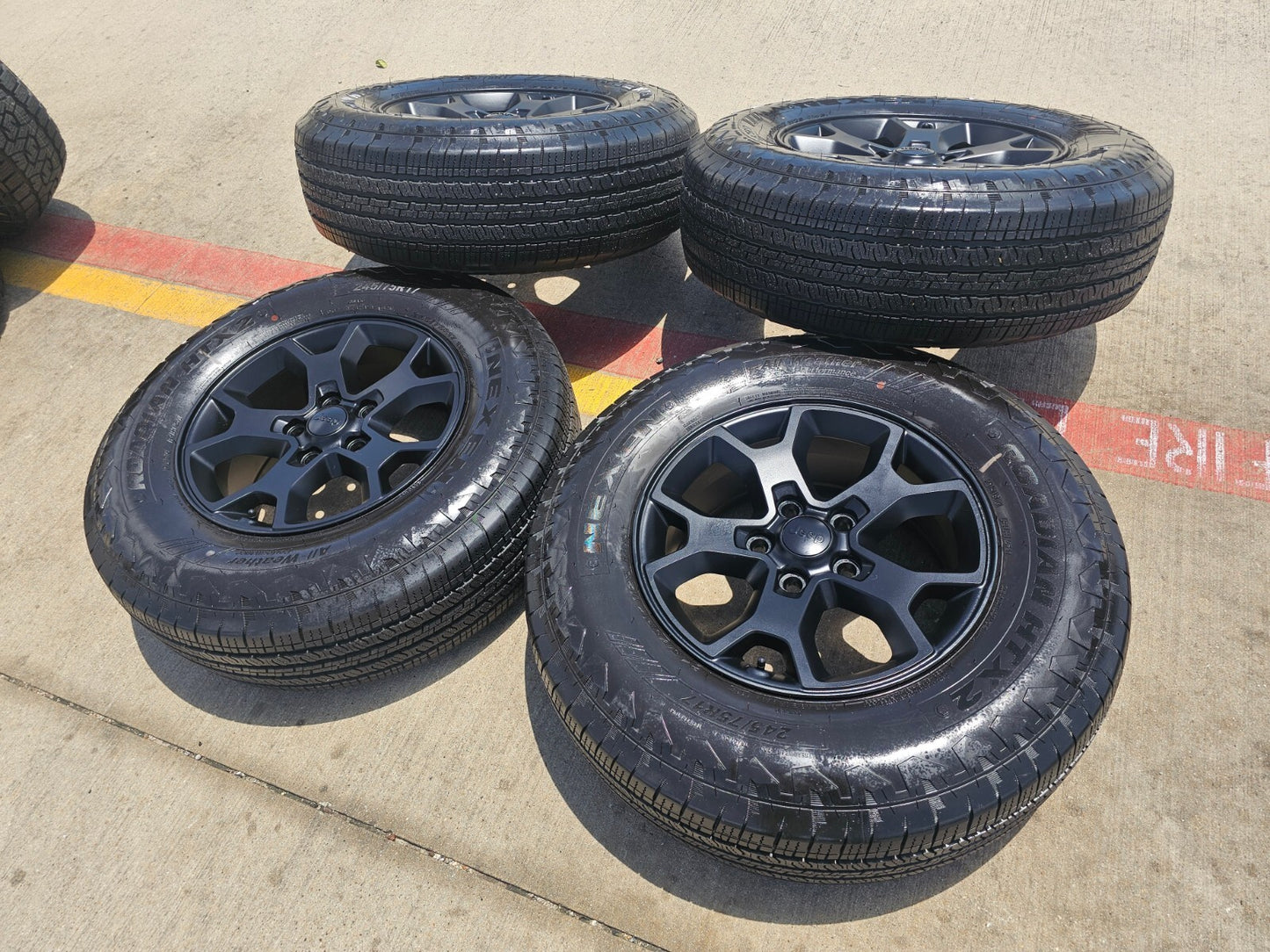(1) 17" Jeep Wrangler Rubicon OEM 9218 wheel rim Gladiator tire NEXEN HTX2 NEW