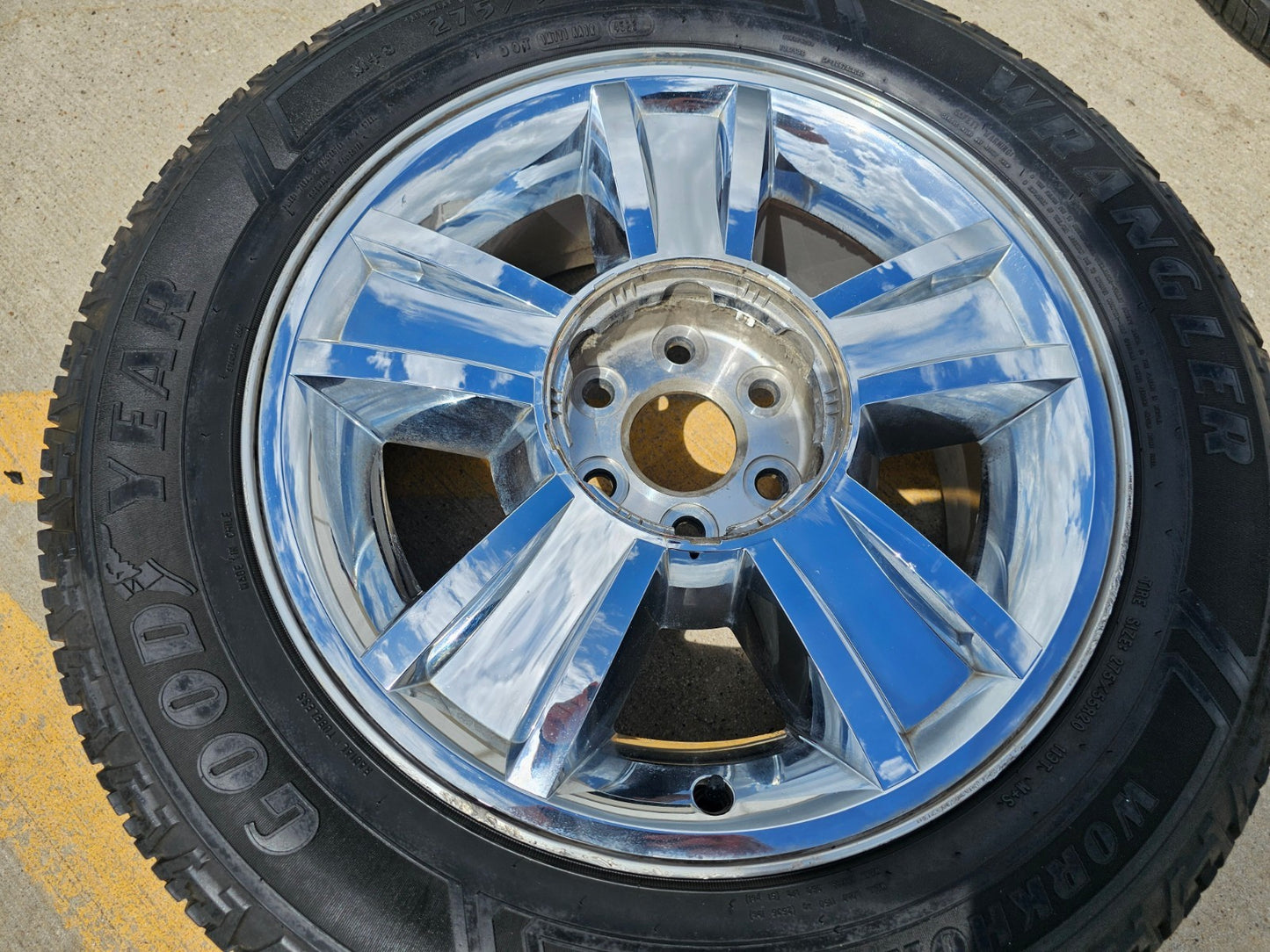 (1) 20" Chevy Silverado Tahoe Suburban chrome OEM 5416 wheel rim tire spare