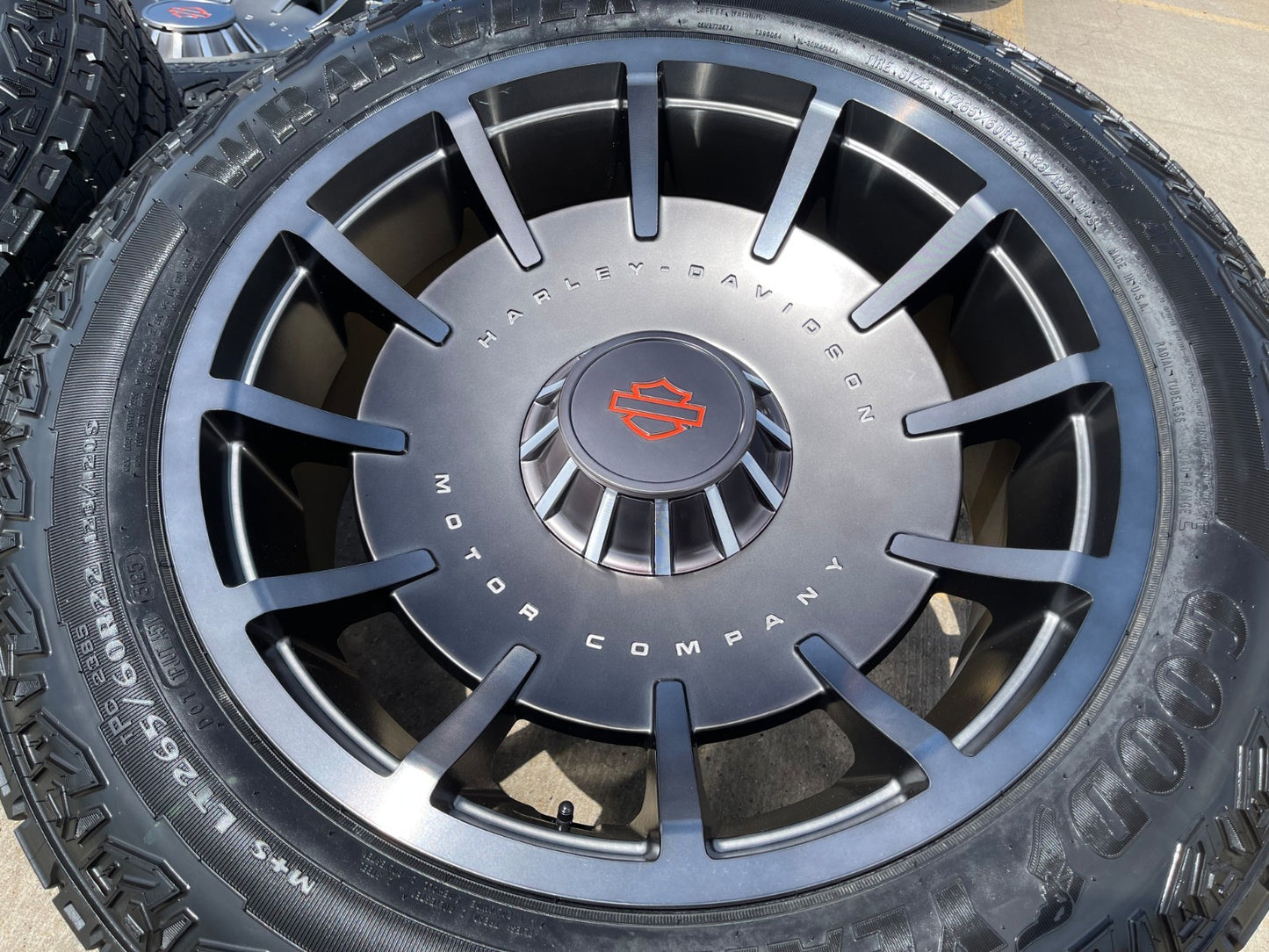 22" 22x10 Chevy Silverado Tahoe Suburban HARLEY DAVIDSON OEM wheels rims NEW 35"
