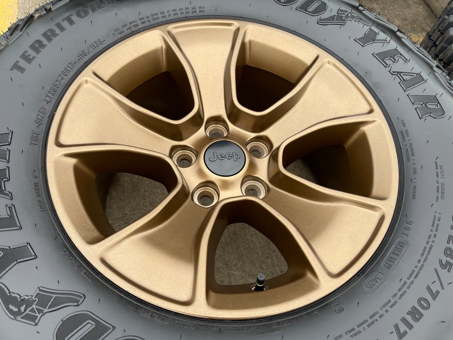 17" Jeep Wrangler Rubicon OEM 96226 wheels rims Gladiator GOODYEAR  A/T 33" NEW