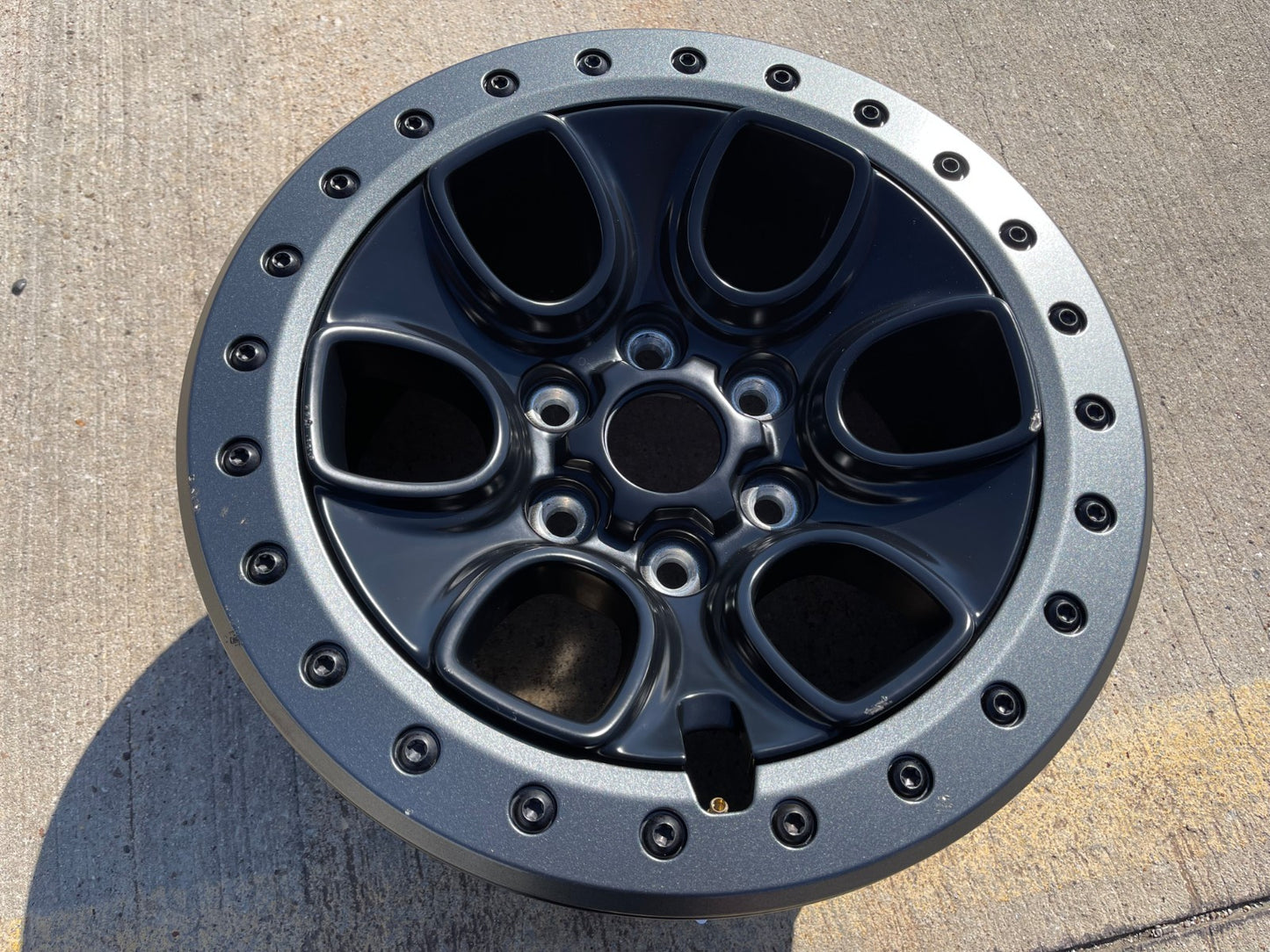 (1) 17" Ford F-150 Raptor OEM BEADLOCK rim wheel 10459 95210 DISCOUTNED