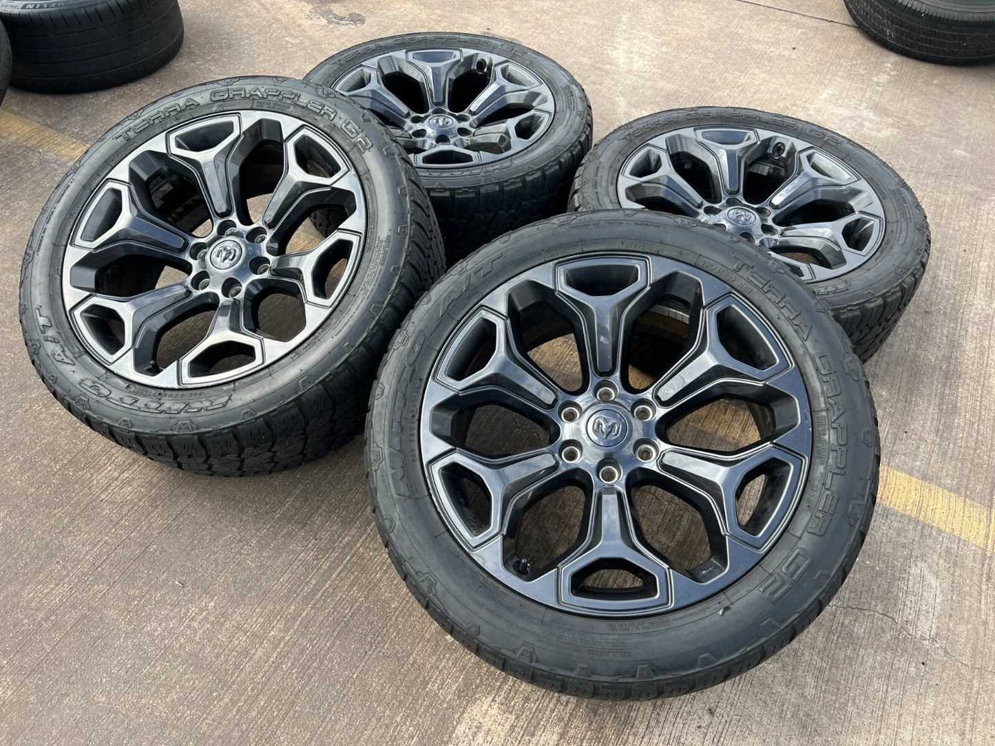 22" Dodge Ram 1500 OEM Laramie wheels LIMITED Gray 2685 2727 tires