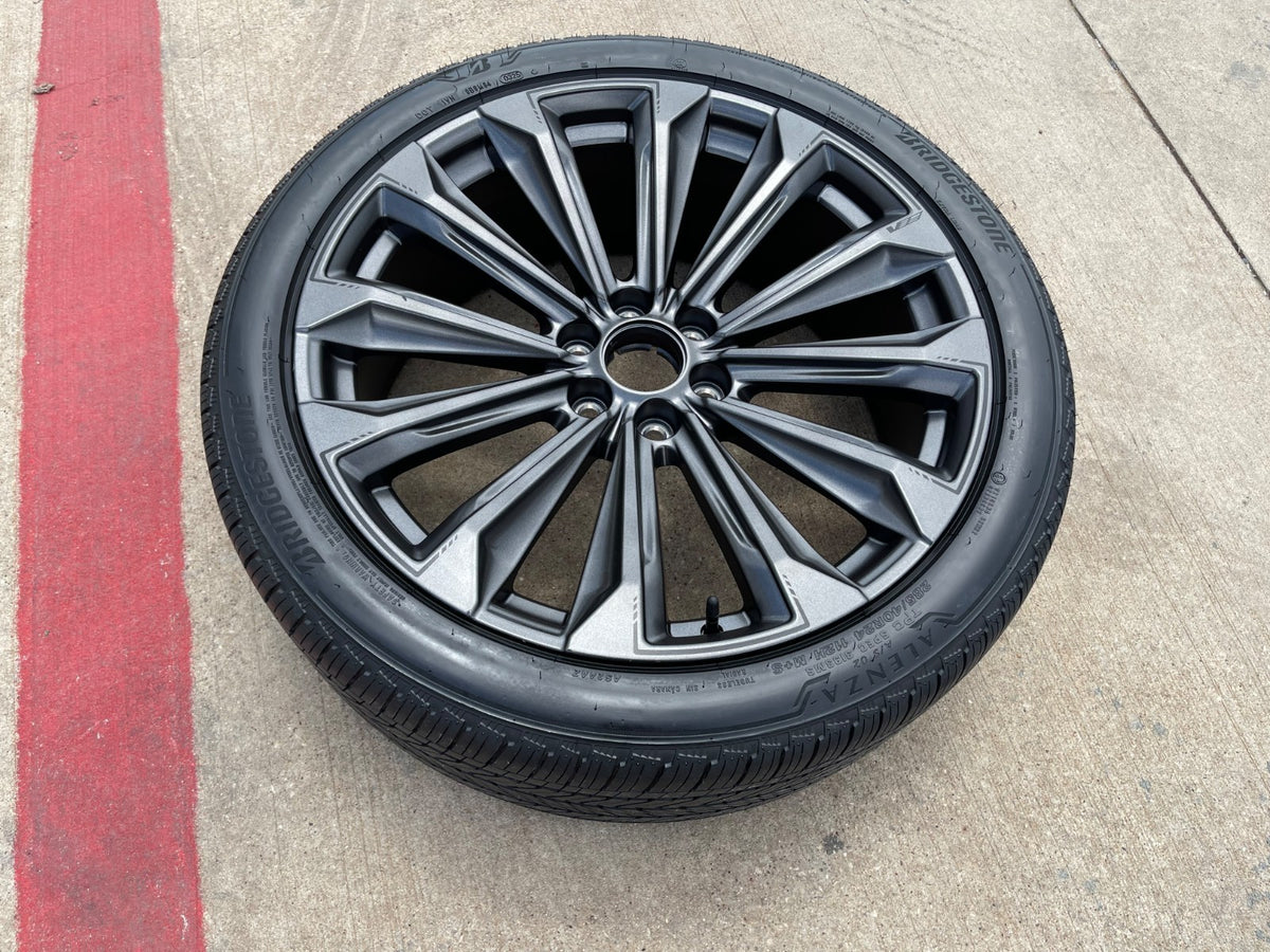 (1) 24" Cadillac Escalade V OEM 84949597 wheel rim tire 2025 2026 2027