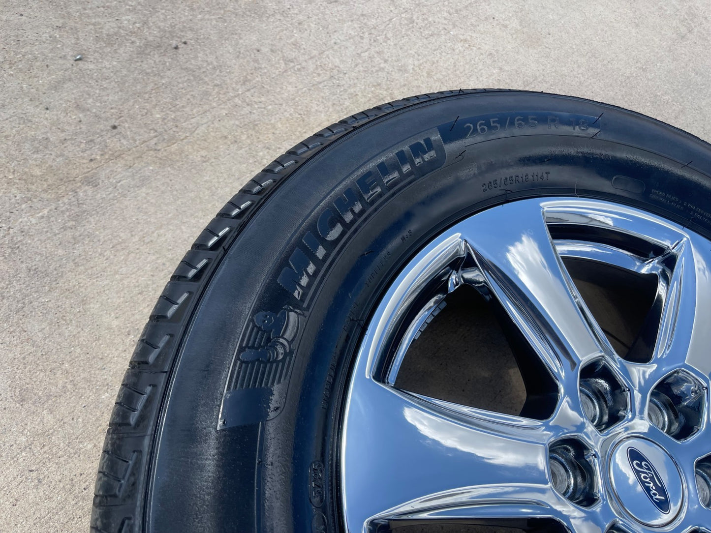 (1) 18" Ford F-150 Lariat OEM rim wheel 10168 tire Expedition MICHELIN NEW