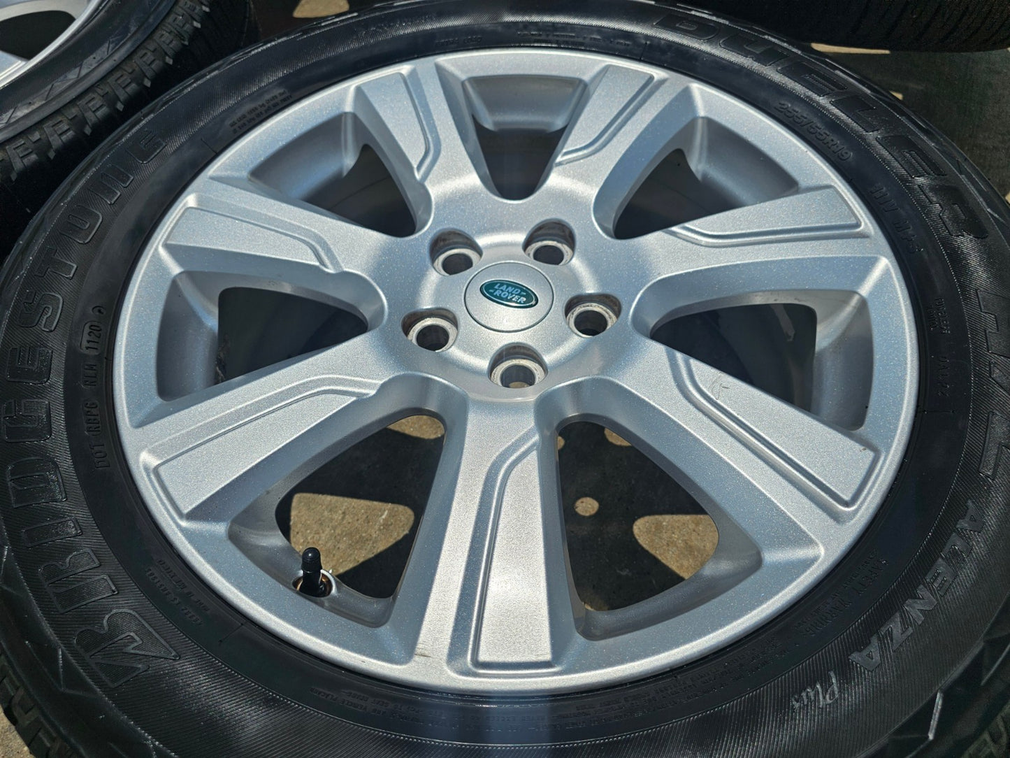 19" Range Land Rover LR4 OEM wheels rims 72259 tires