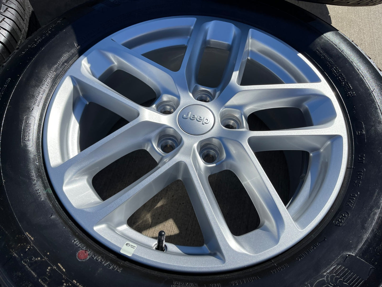 18" Jeep Grand Cherokee L OEM wheels rims 9286 Durango 2024 2025 2026 MICHELIN