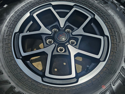 17" Jeep Wrangler Rubicon OEM wheels rims Gladiator tires A/T3 2025 NEW