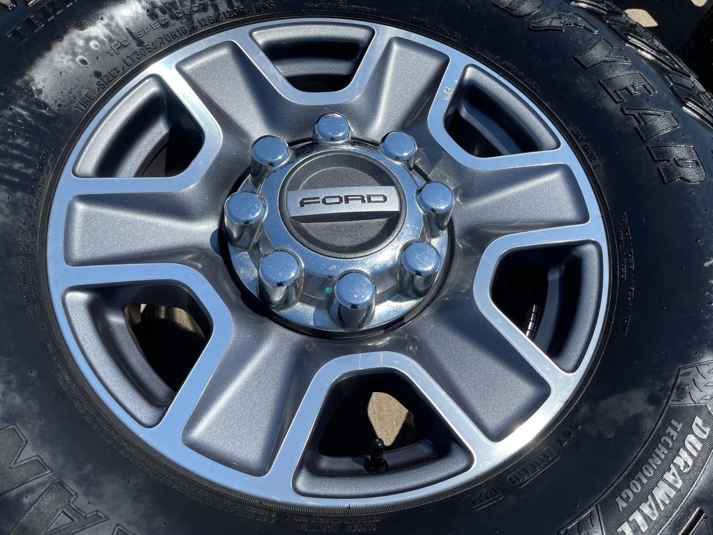 18" Ford F-250 F-350 Lariat FX-4 OEM wheels 10480 10298 tires GOODEYAR M/T 35"