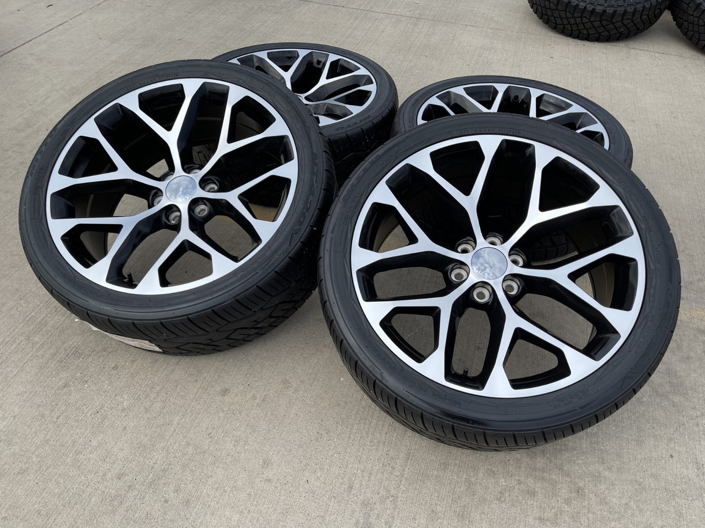 24" GMC Yukon Sierra Chevy Tahoe 1500 OEM replica 5668 wheels rims tires