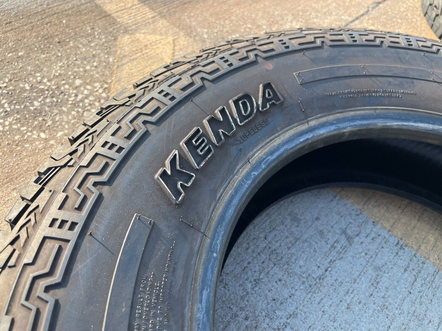 (1) Kenda Klever A/T 245/75/17 tire SPARE