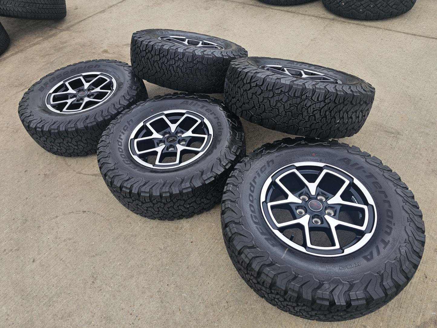 17" Jeep Wrangler Rubicon OEM wheels rims 392 Gladiator tires NEW BFG 33"