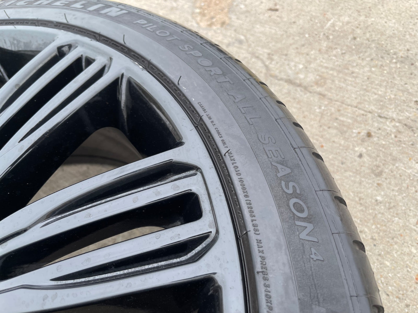 (1) 22" Land Rover Range DEFENDER OEM 72328 72331 wheel rim spare PIRELLI