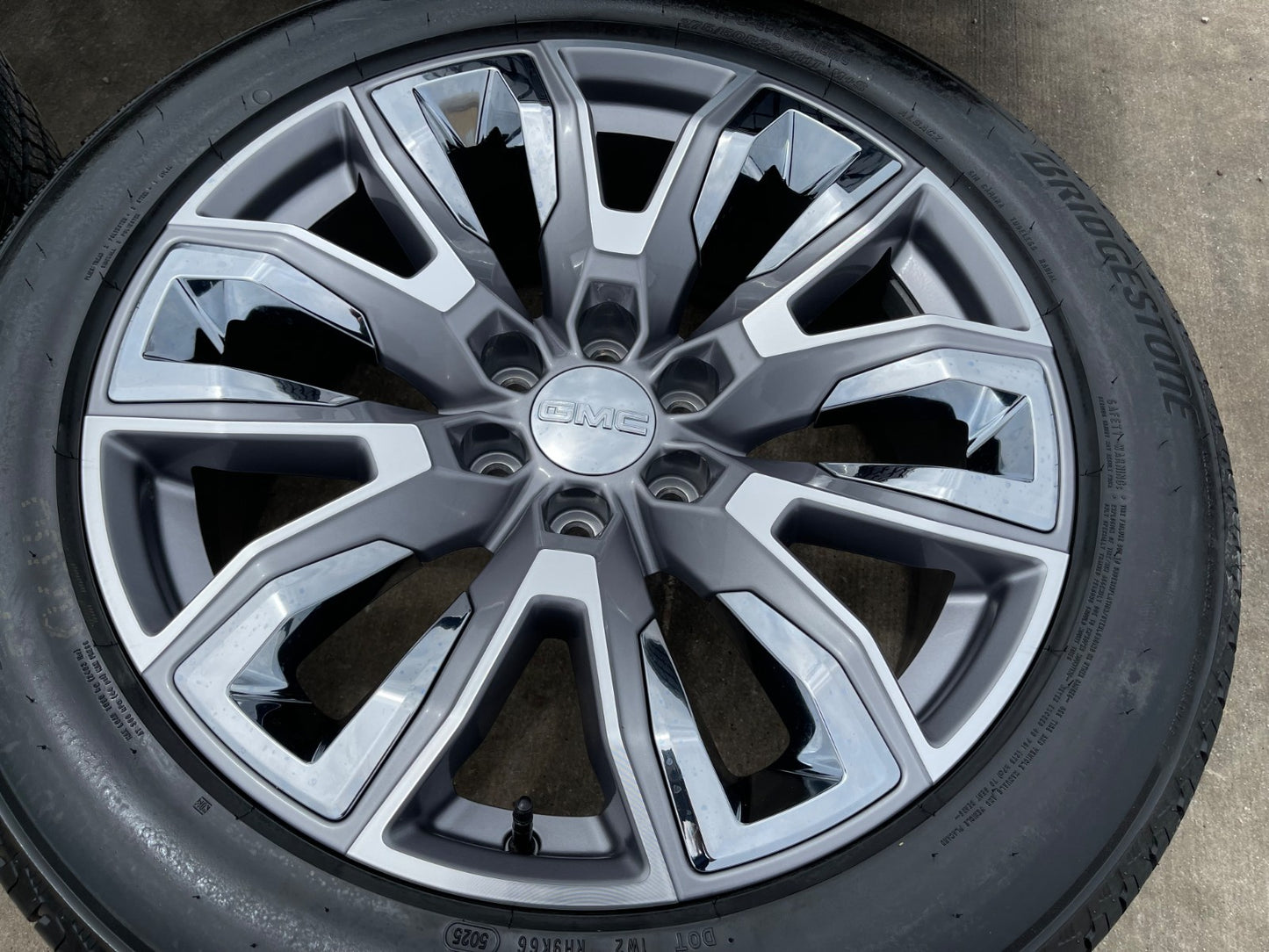 22" GMC Yukon Chevy Tahoe Escalade OEM 95513 14134 wheels rims BRIDGESTONE NEW