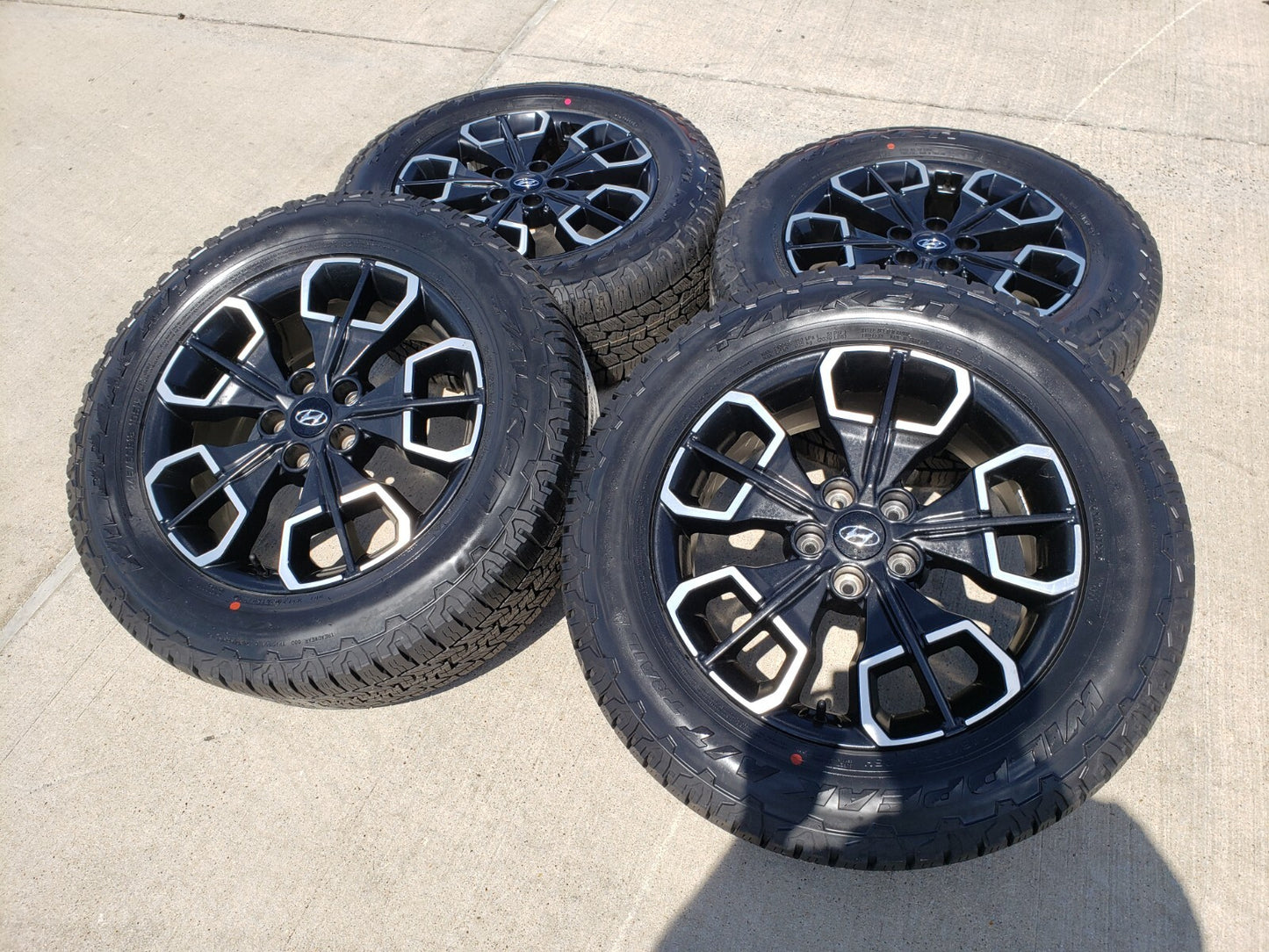 18" Hyundai Santa Cruz OEM wheels rims 95231 180411 Black 2024 2025 2026 A/T NEW