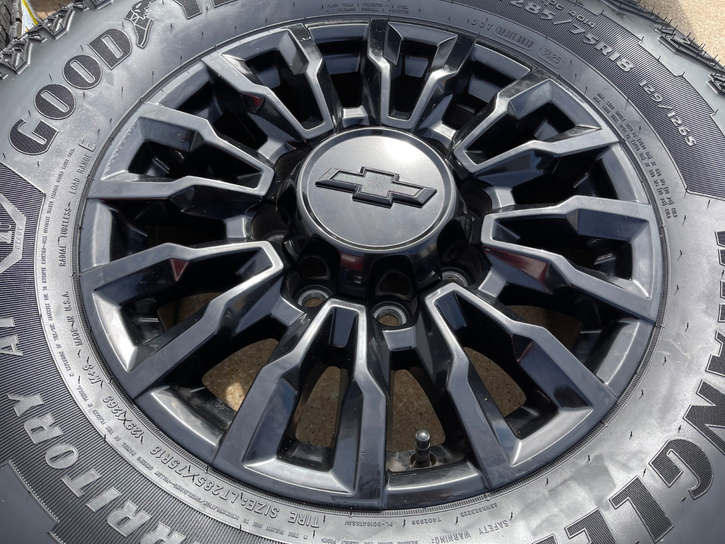 18" Chevy Silverado ALASKAN AT4X 2500 OEM 14031 wheels rims 2025 2026 NEW 35"
