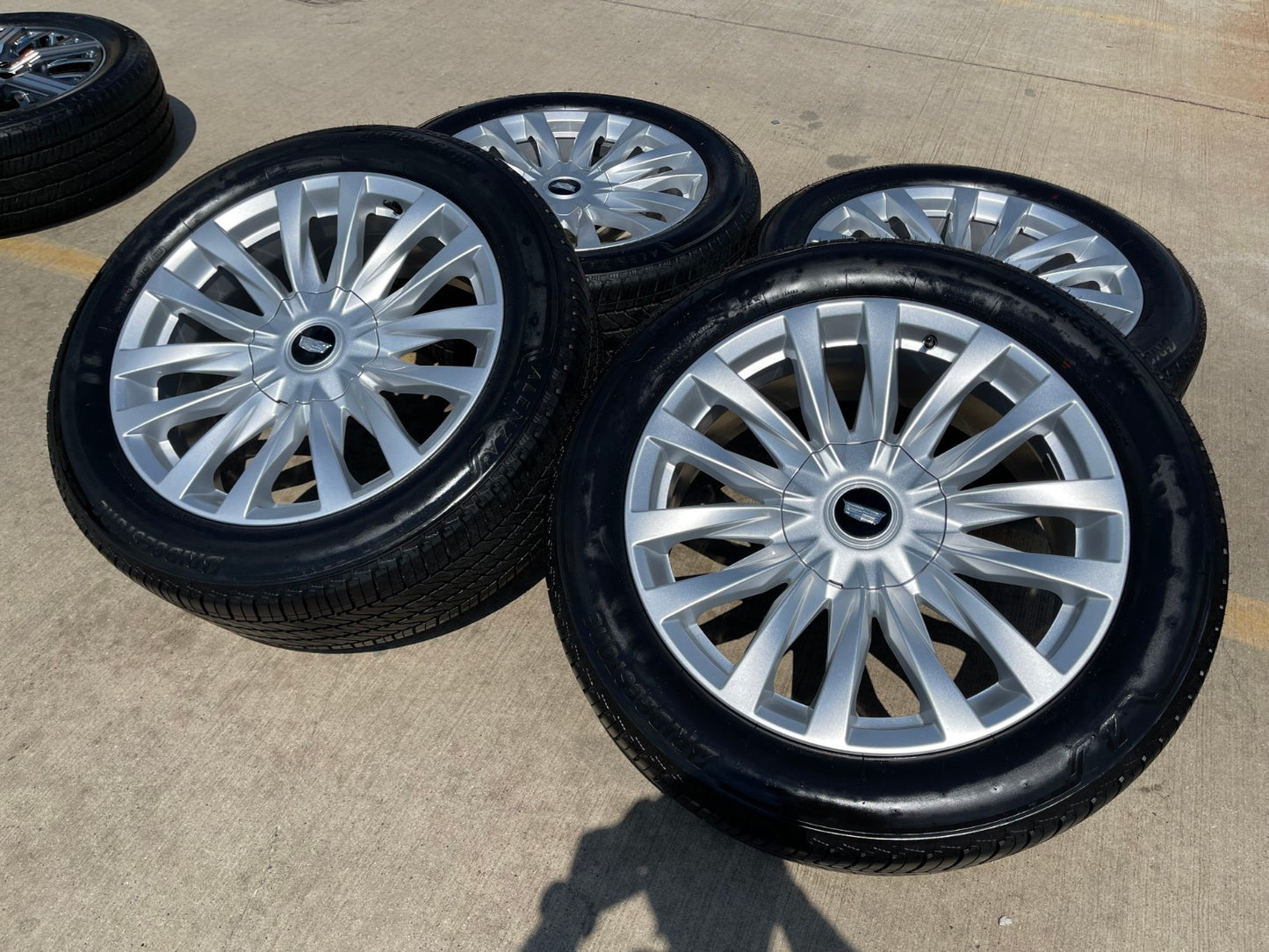 22" Cadillac Escalade Platinum OEM wheels rims 95026 4873 tires 2025 2026 NEW