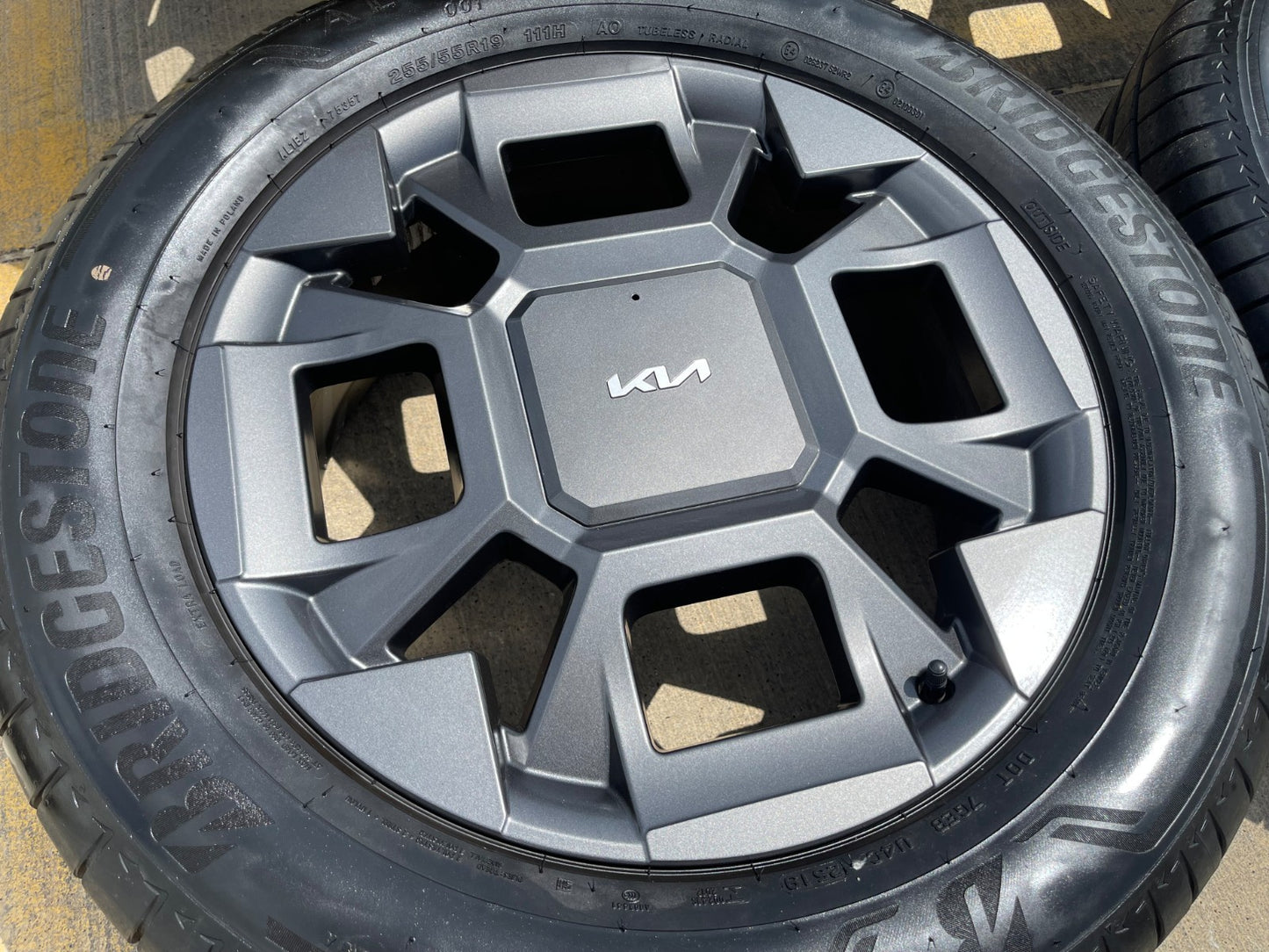 19" Kia Telluride Sorento OEM wheels rims 95983 tires Carnival BRIDGESTONE SET