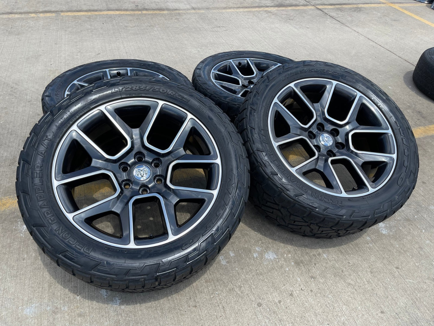 22" Dodge Ram 1500 OEM LIMITED Laramie wheels rims 2725 2684 NITTO 33"