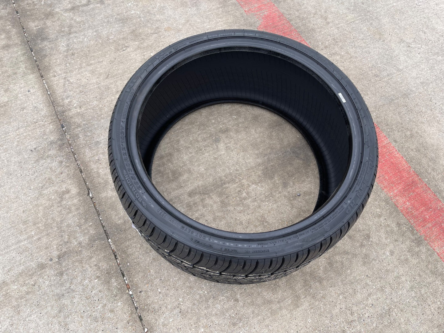 (1) 295/30/22 Nexen Roadian HP tire 295/30r22 NEW