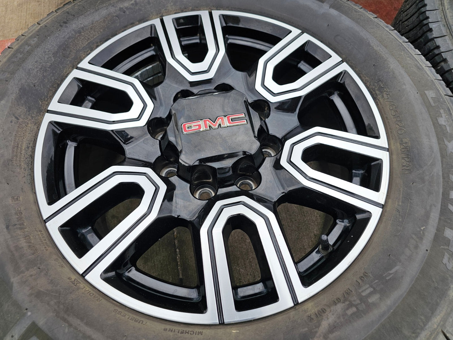 20" GMC Sierra AT4 2500 3500 OEM wheels rims 5950 Silverado MICHELIN