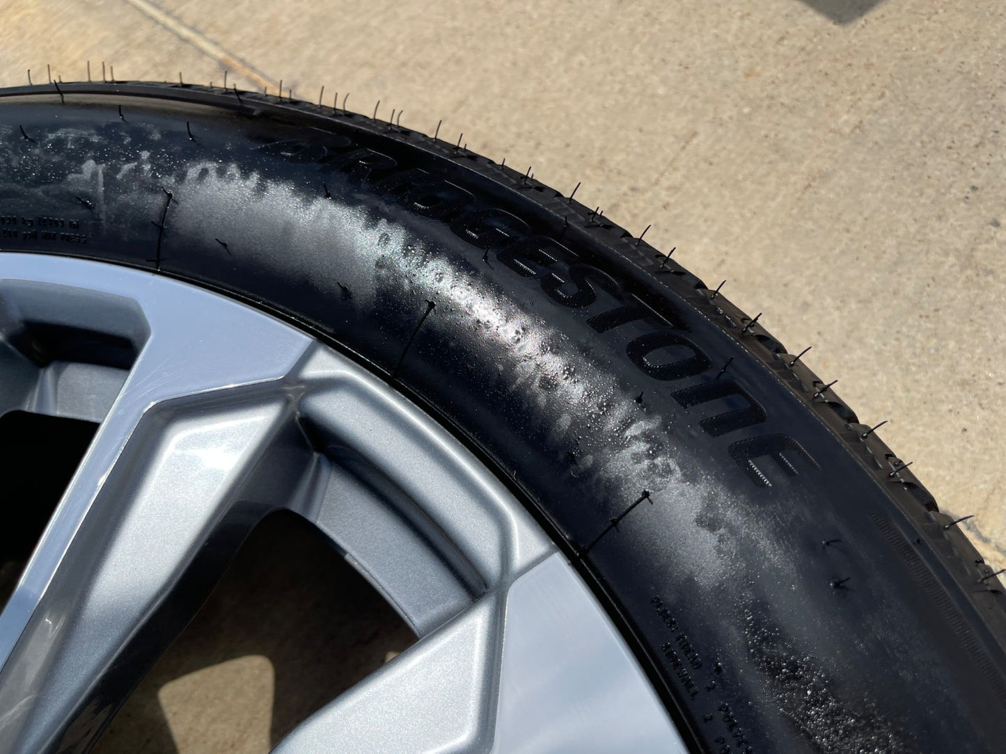 22" GMC Yukon Sierra DENALI OEM wheel rim 14025 97000 tire (1) spare BRIDGESTONE