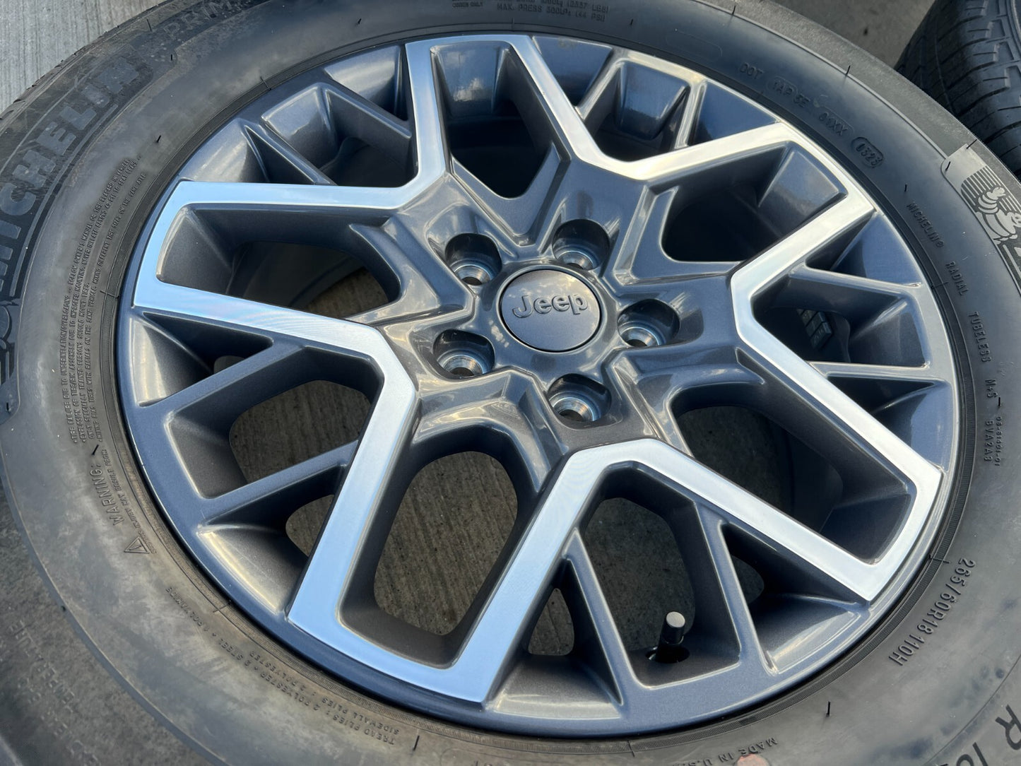 18" Jeep Grand Cherokee OEM wheels rims 9331 Wrangler Gladiator NEW MICHELIN