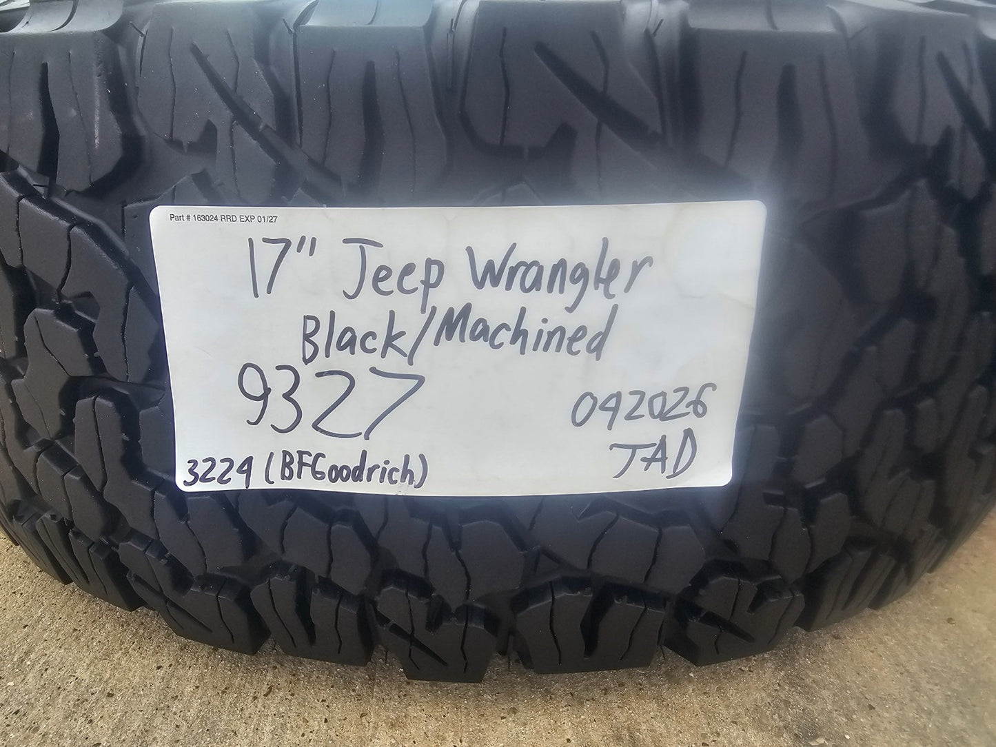 17" Jeep Wrangler Rubicon OEM 95730 9327 wheels rims Gladiator BFG KO2 A/T 35"