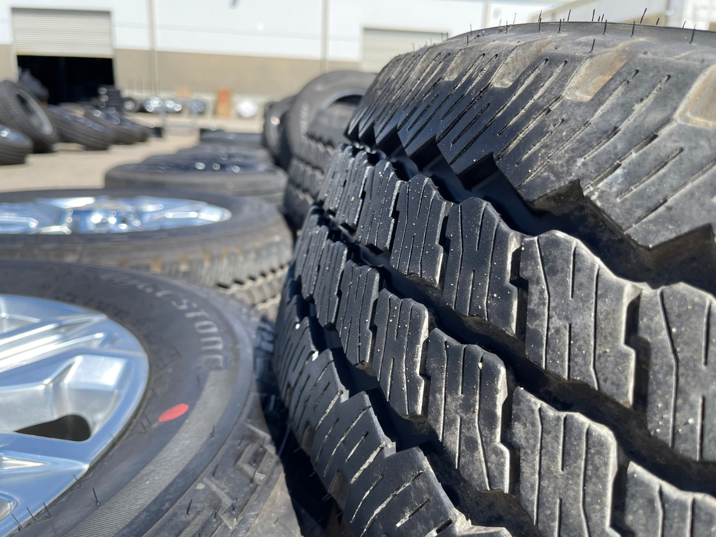 20" GMC Sierra Denali 2500 3500 OEM 5957 wheels rims tires 2022 2023 2024 2025