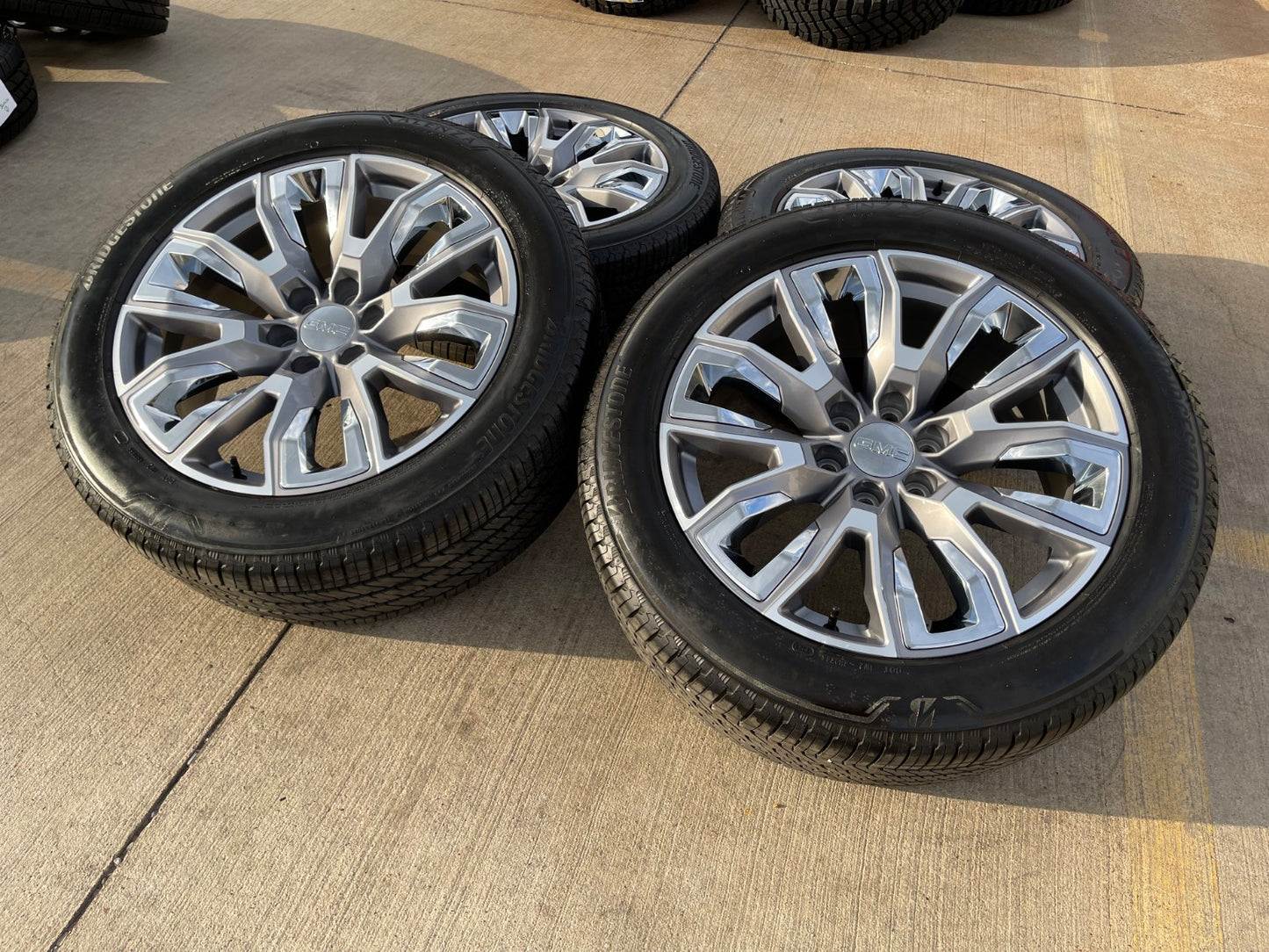 22" GMC Yukon Chevy Tahoe Escalade OEM 95513 14134 wheels rims BRIDGESTONE NEW