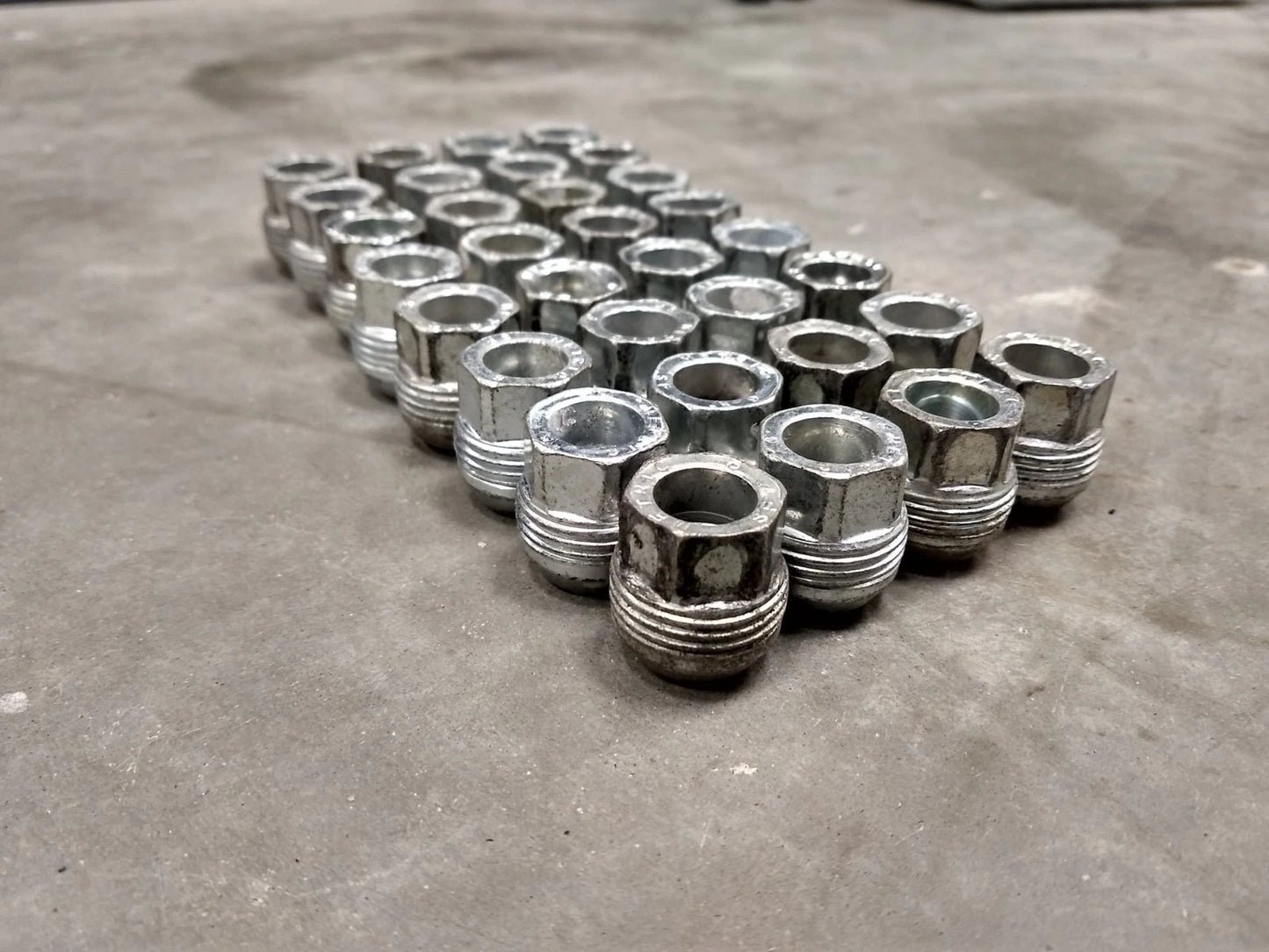 (32) 14x1.5 OEM GM lug nuts open end threaded 2500 3500 Chevy Silverado GMC