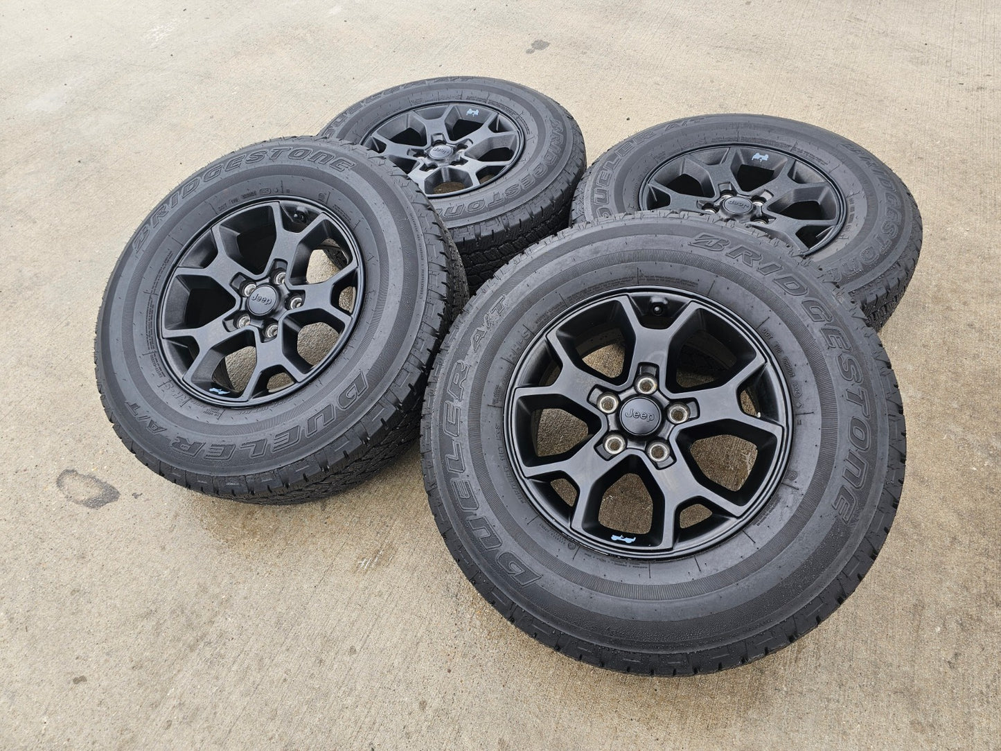 17" Jeep Wrangler Rubicon OEM 9218 wheels rims Gladiator tires SET DUELER A/T