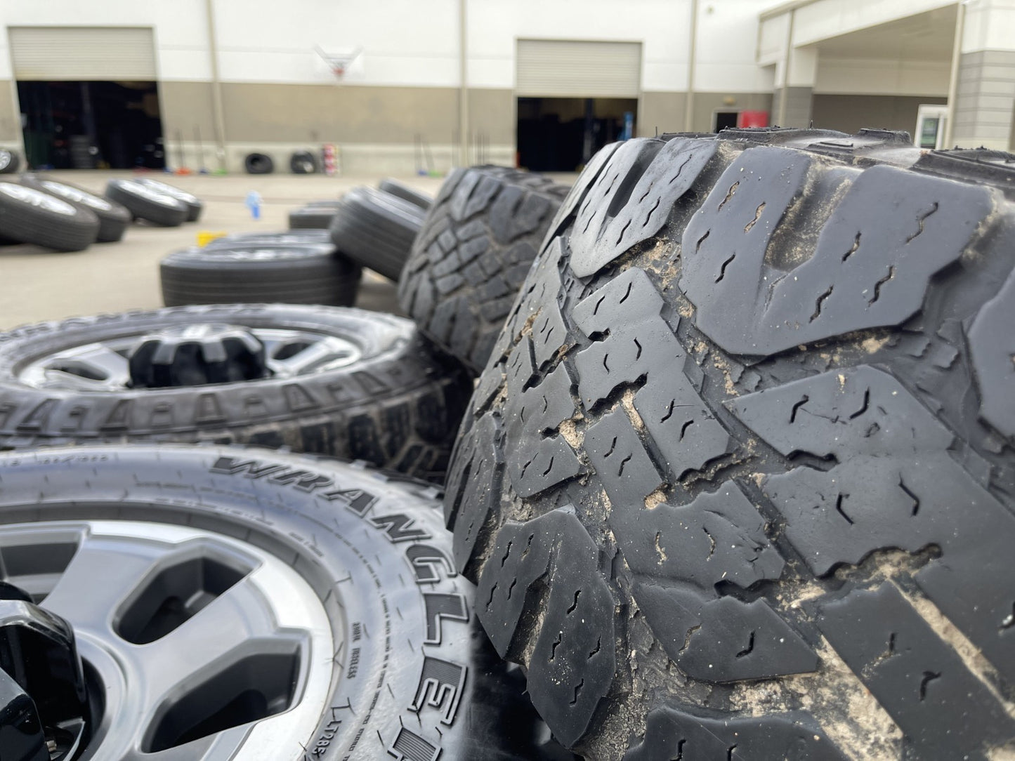 18" Ford F-250 F-350 OEM TREMOR rims wheels 10482 tires 35" DURATRAC R/T