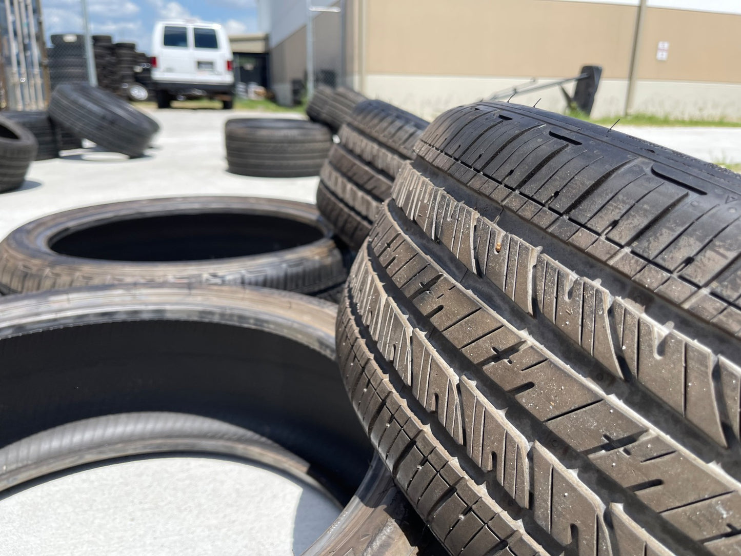(4) 225/40/19 Bridgestone Turanza LS100A RFT tires 225/40R19 93H