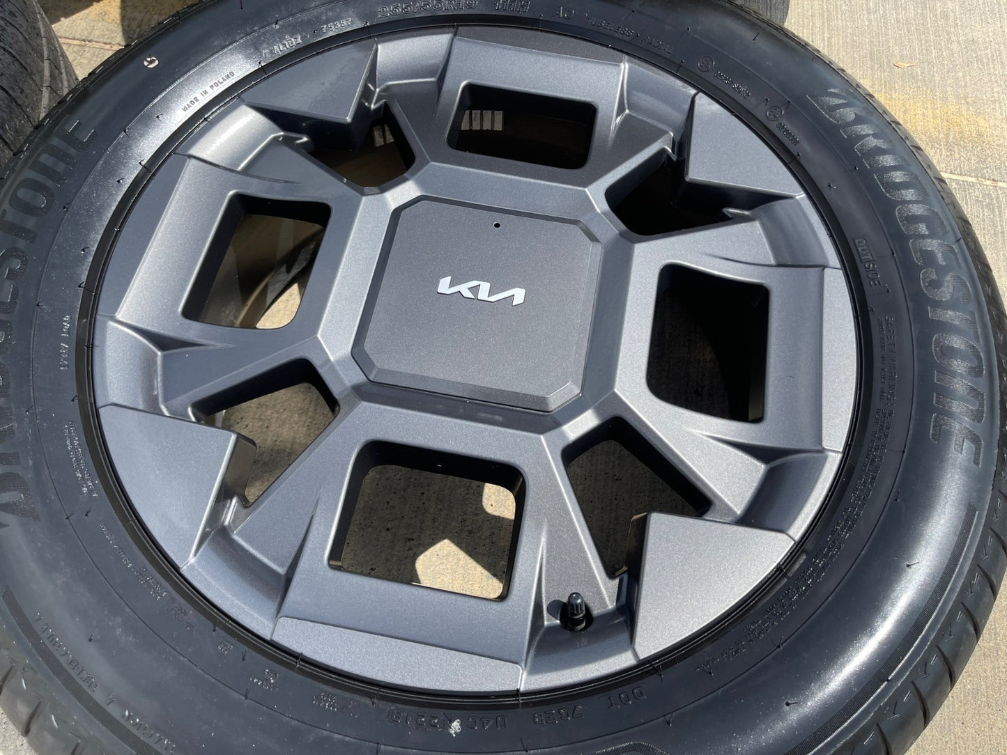 19" Kia Telluride Sorento OEM wheels rims 95983 tires Carnival BRIDGESTONE SET