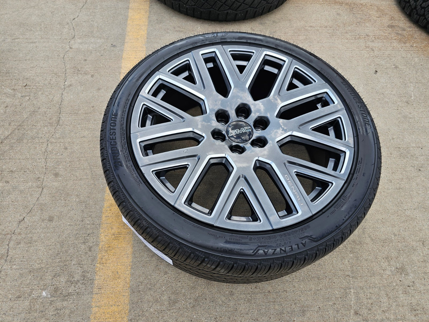 (1) 24" GMC Yukon Sierra DENALI OEM wheel rim tire 2022 2023 2024 2025 2026 2027