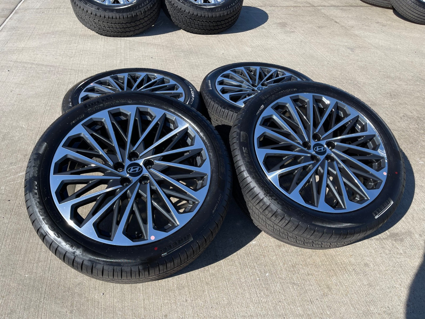 21" Hyundai Palisade Calligraphy OEM 94345 wheels rims 2025 2026 2027 PIRELLI