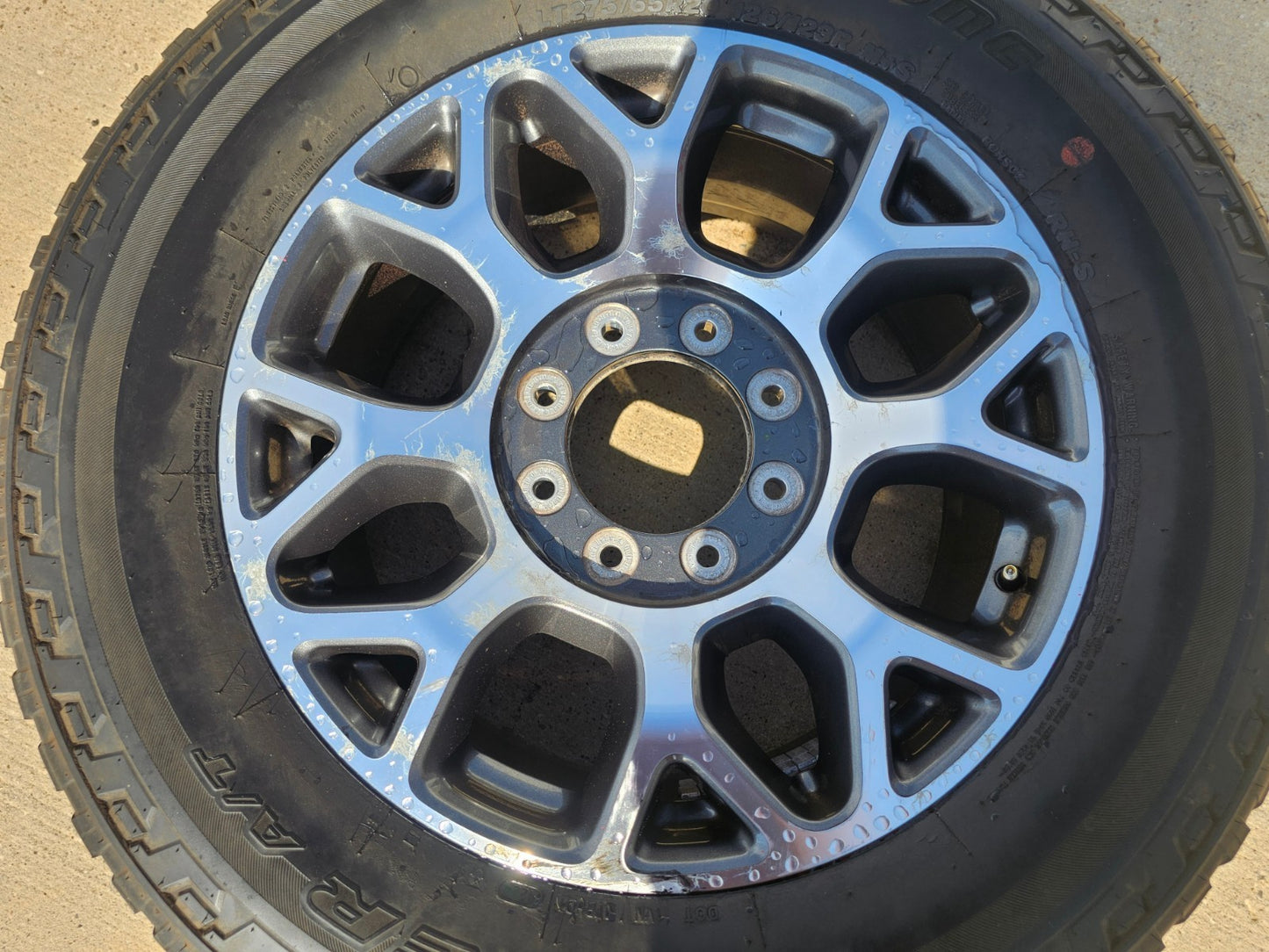 (1) 20" Ford F-250 F-350 OEM Lariat wheel rim 10292 tire BRIDGESTONE A/T