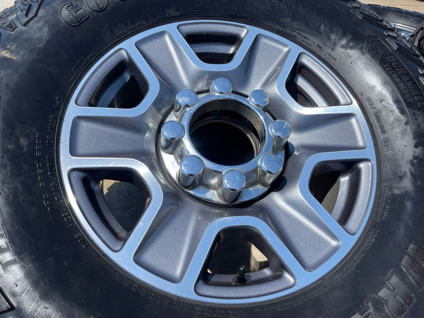 18" Ford F-250 F-350 Lariat FX-4 OEM wheels 10480 10298 tires GOODEYAR M/T 35"