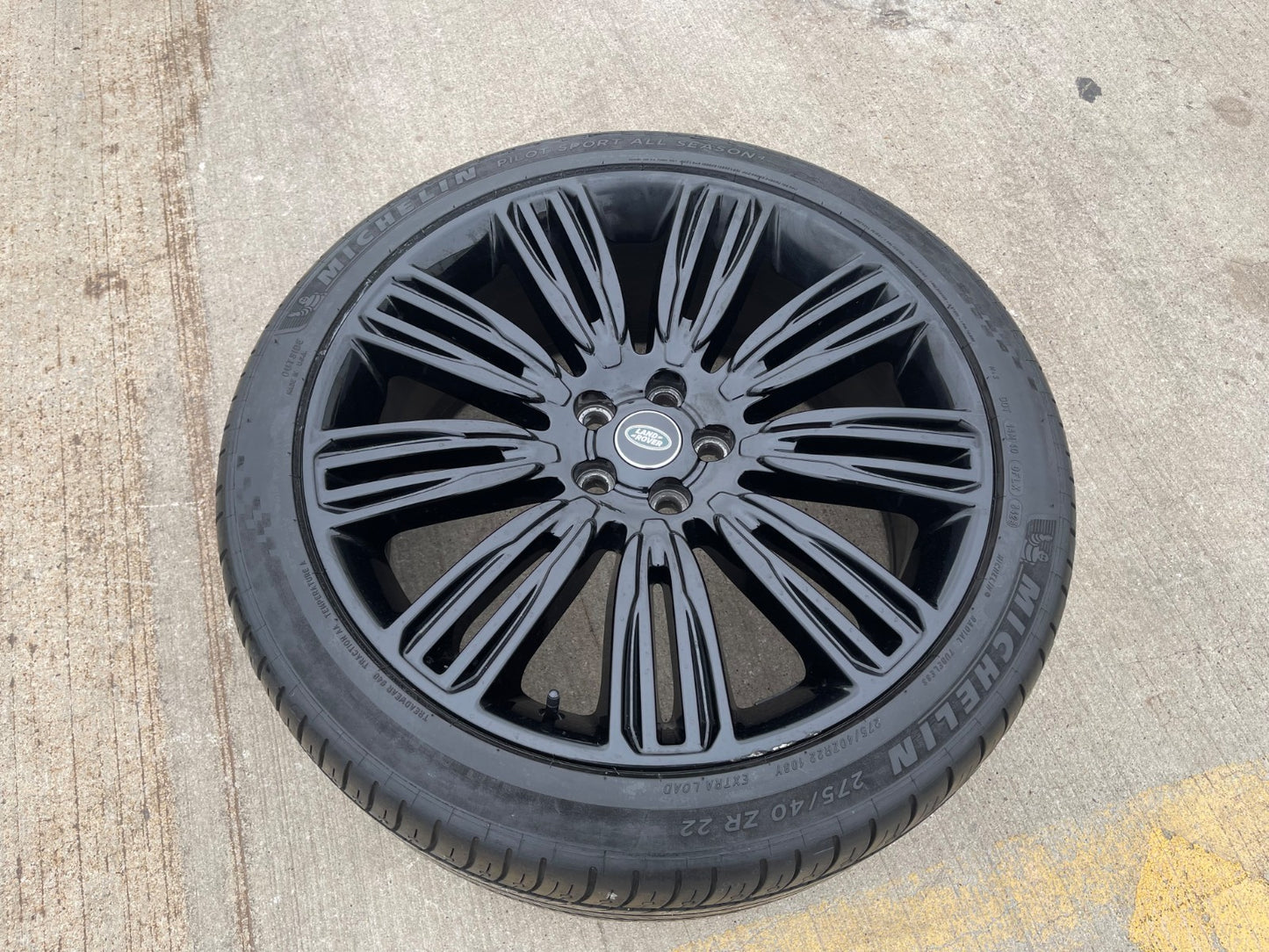 (1) 22" Land Rover Range DEFENDER OEM 72328 72331 wheel rim spare PIRELLI
