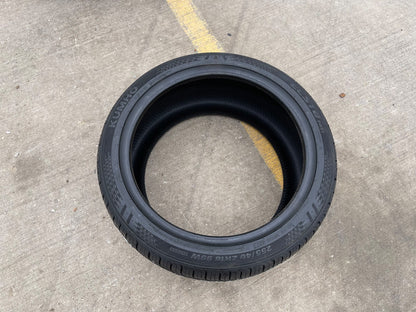 (1) 255/40/18 Kuhmo Ecsta PA51 tire 255/40r18 99W XL NEW