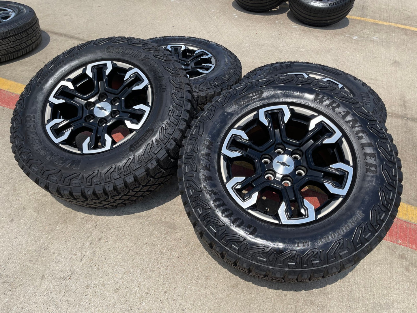 18" Chevy Silverado ZR2 Tahoe TRAIL BOSS Sierra OEM 95415 wheels rims tires NEW